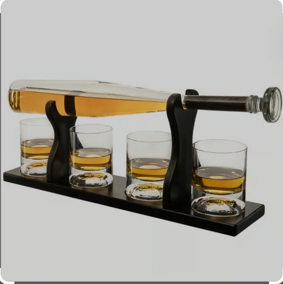 BaseBall whiskey decanter set, store spirits with sophisticated style - Picture 3 of 6